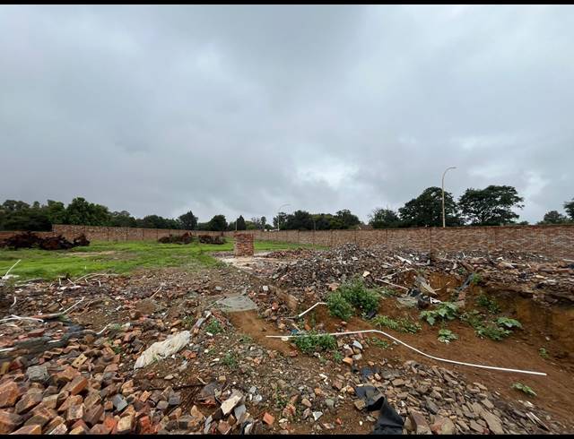 4,700M² VACANT LAND FOR SALE IN SELECTION PARK INDUSTRIAL